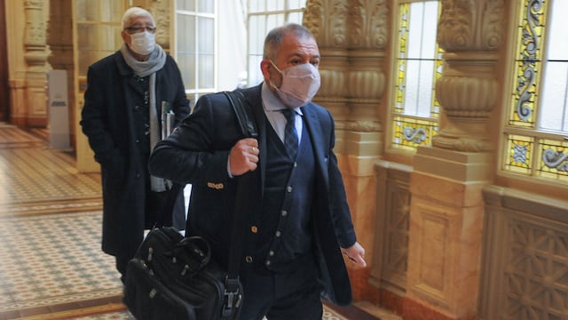 No hay tapabocas que frene a Luis Juez (Foto Federico Lopez Claro).