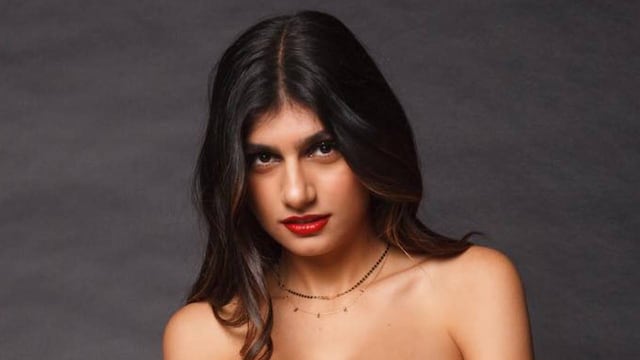 Mia Khalifa se sacó una foto con la bata entreabierta: "Ningún lugar como casa"