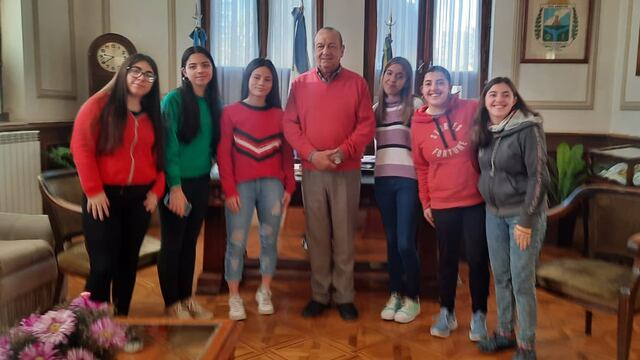 Alumnos de la Escuela Secundaria Nº 2 le presentaron al intendente de Tres Arroyos el proyecto “Ojo Verde”