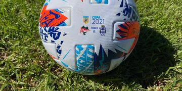 Con esta pelota se va a jugar el Clásico Platense Estudiantes y Gimnasia. (Twitter: @LigaAFA)