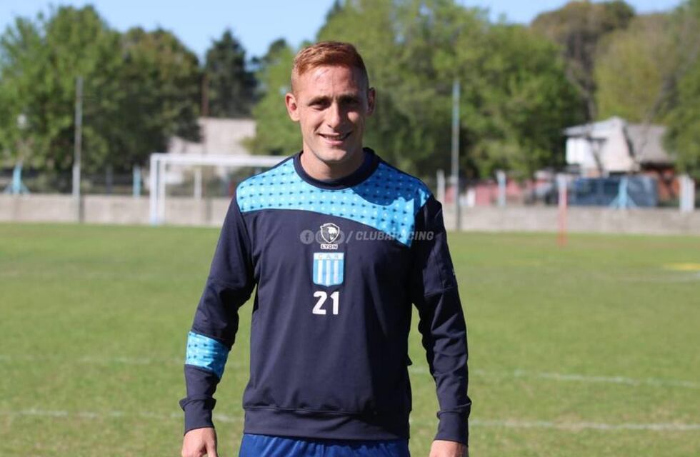 Rodrigo Acosta: “Le digo a los hinchas de Racing que sigan soñando”