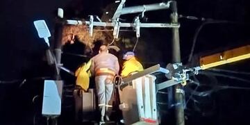 Debido al intenso temporal, varias localidades continúan con fallas en la energía eléctrica .