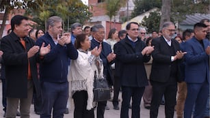 El presidente del Concejo Deliberante, Lisandro Aguiar, y el intendente Raúl Jorge encabezaron el acto en el barrio Mariano Moreno.