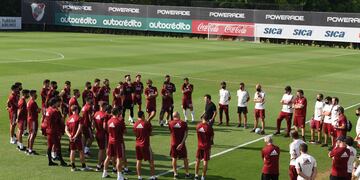 River informó que nueve integrantes del plantel profesional no podrán viajar a la pretemporada en San Martín de los Andes