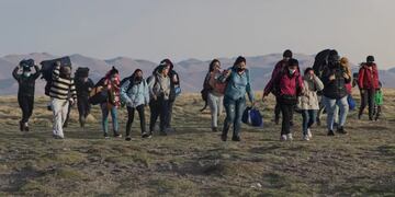 Chile enviará a sus FFAA a las fronteras con Bolivia y Perú ante la llegada masiva de personas. EFE.