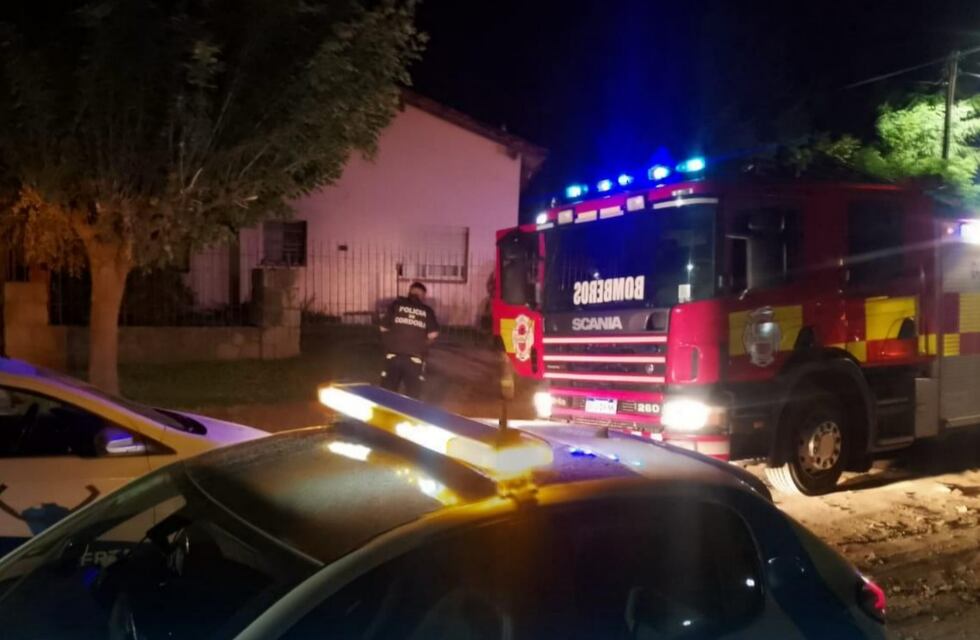 Incendio en una vivienda de La Falda: bomberos lograron sofocar el fuego