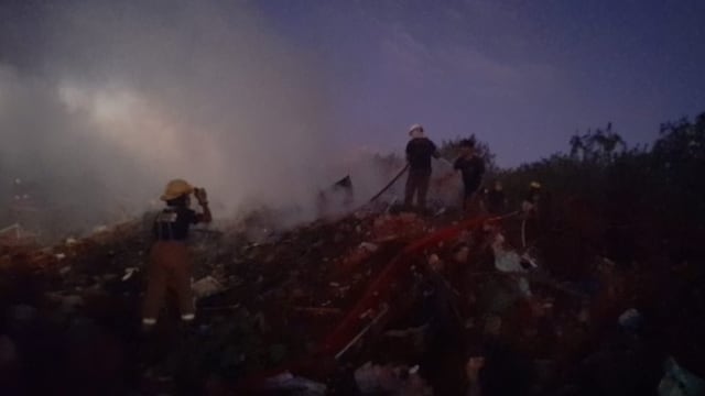 Puerto Iguazú: Bomberos trabajaron en incendio en el basural.
