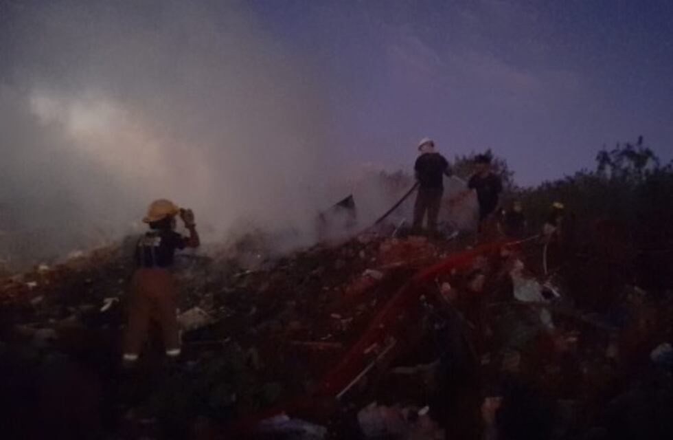 Puerto Iguazú: Bomberos trabajaron en incendio en el basural