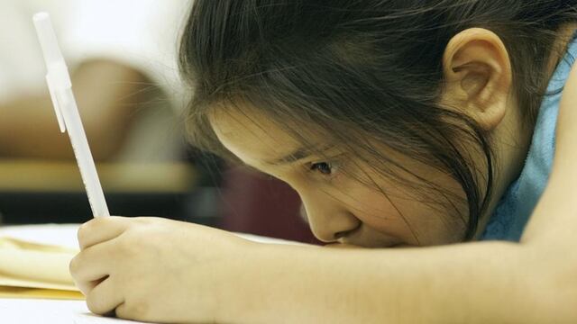 En otros tiempos se obligaba a los niños zurdos a escribir con la mano derecha.