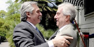 Alberto Fernández expresó su "enorme dolor" poe el fallecimiento de "mi muy querido Tabaré Vázquez". (Twitter: @alferdez)