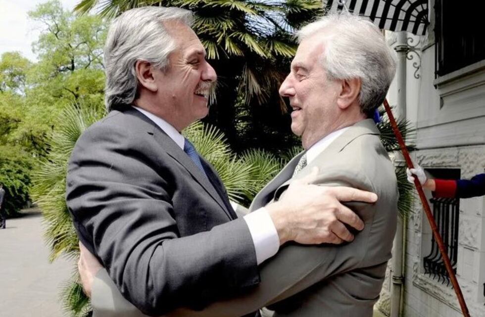 Alberto Fernández expresó su “enorme dolor” por la muerte de Tabaré Vázquez