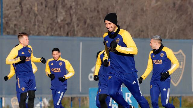En medio de un entrenamiento, algunos jugadores de Boca se animaron al desafío. Foto: Los Andes.