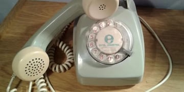 Les Luthiers en Mar del Plata con un Telefono de ENTEL