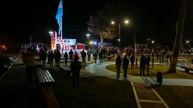 En el monumento de la Plazoleta “Veteranos de Malvinas”, se honró a los héroes, conmemorando su lucha en el campo de batalla.
