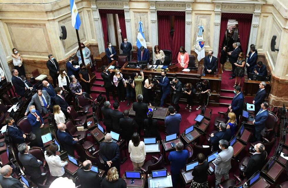 Antes de perder el control del Senado, el oficialismo convalidó casi medio centenar de decretos