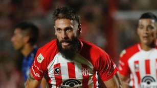 El Vikingo Ezequiel Parnisari vuelve a la zaga de Instituto, ante Belgrano.