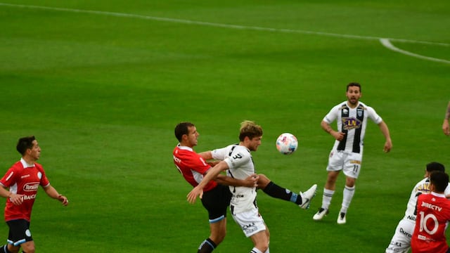 Con todo. Diego Novaretti y Beltrano se aferraron a un punto que deben hacer valer en Alberdi (Federico López Claro)