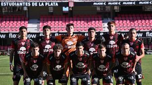 La formación de la Reserva de Instituto ante Estudiantes, con derrota y eliminación (IACC).