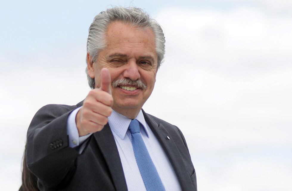 Aseguran que Alberto Fernández nombró a una peluquera que conoció por Facebook para un puesto en la central nuclear