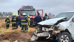 Un utilitario y una camioneta impactaron entre las localidades de La Carlota y Huanchillas.