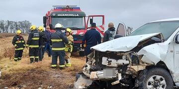 Un utilitario y una camioneta impactaron entre las localidades de La Carlota y Huanchillas.