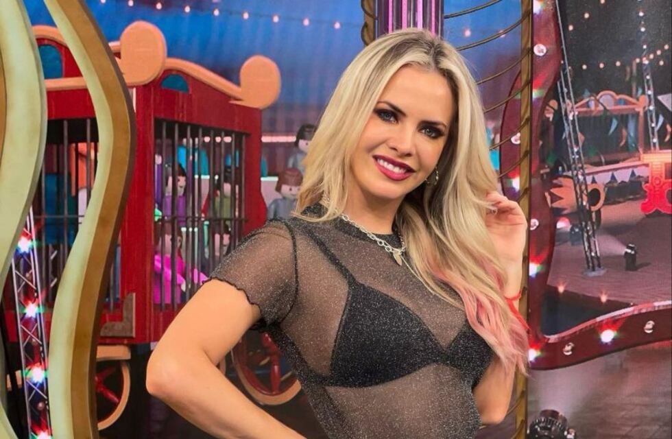 Alejandra Maglietti posó de espaldas con un conjunto negro al cuerpo: “Re sencilla”