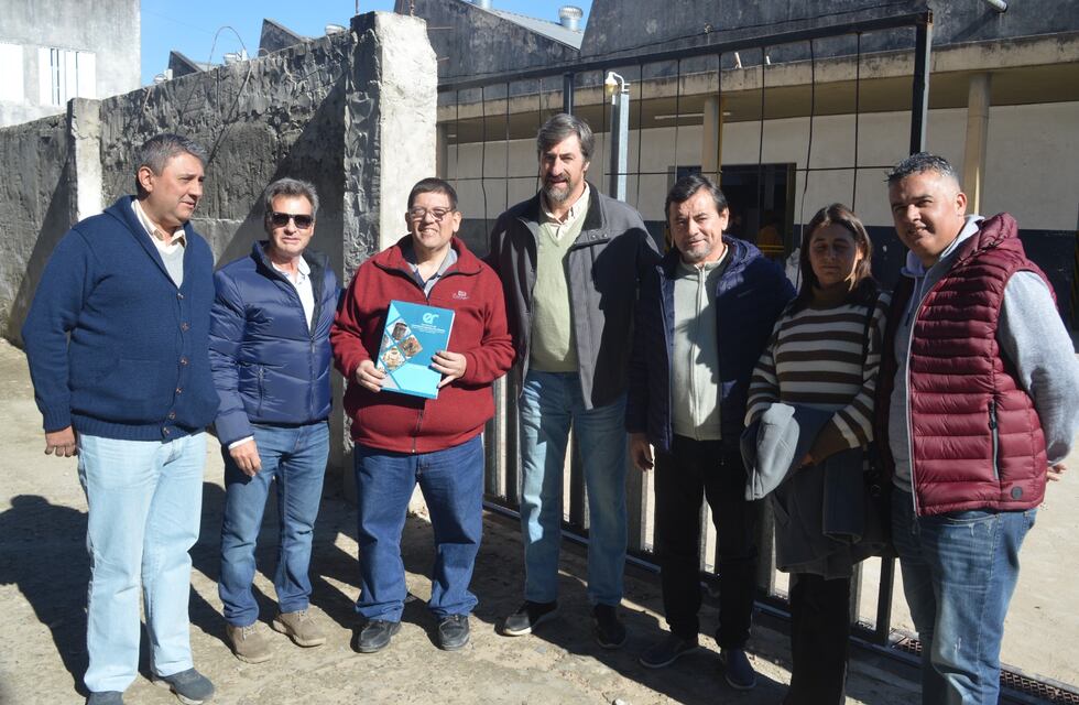 “Sigo cumpliendo los compromisos que asumí”, dijo Giano en la recorrida por varias escuelas de Concordia junto al ministro Richard