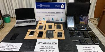 Allanamientos en Bahía y Saavedra por una estafa millonaria. Secuestro de elementos para la causa.