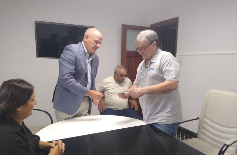 Entregaron ayuda económica a Bomberos por más de un millón de pesos