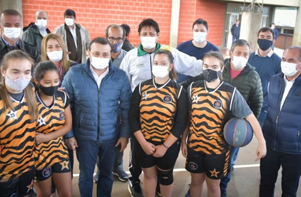 Quedó inaugurado el Polideportivo Municipal de Itaembé Miní