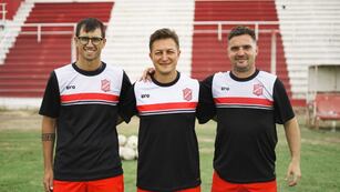 Maximiliano Barbero (centro) seguirá siendo el DT de 9 de julio y Leandro Michlig y Maximiliano Zbrun, sus ayudantes