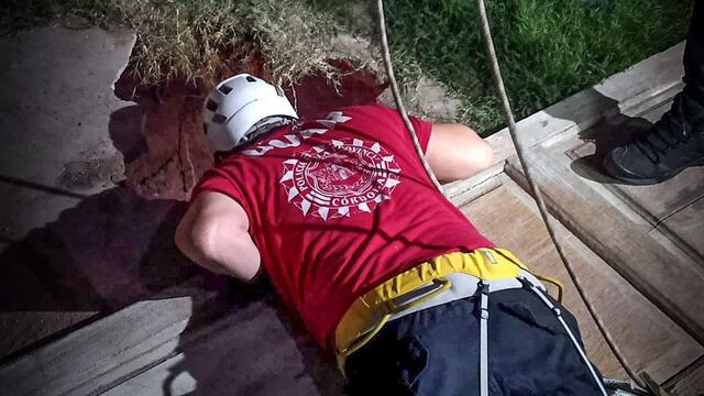 Una mujer cayó a un pozo negro de cinco metros de profundidad en Córdoba.