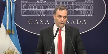 Manuel Adorni en su conferencia de prensa.