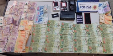 El dinero secuestrado por la Policía cordobesa en el marco de la investigación por el accionar de la banda del dolar "blue".
