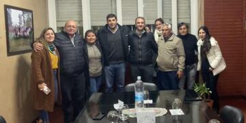 Parte del equipo de profesionales y legisladores de Primero Jujuy que participaron de la primera jornada de asesoramiento gratuito.