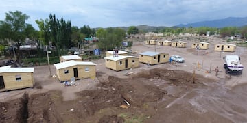 Las viviendas de emergencia que se construyen en Godoy Cruz y que se entregarán a familias que las suyas se encuentran en zonas de riesgo aluvional. Gentileza MGC