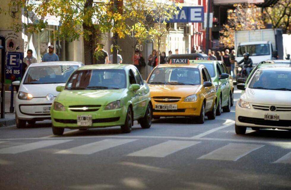 Taxistas de Córdoba amenazan con un paro en contra de las aplicaciones como Uber y Cabify