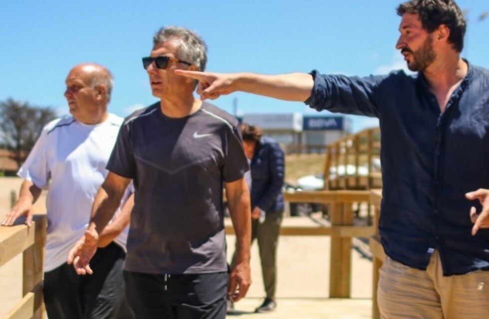 Reapareció Mauricio Macri en Pinamar jugando pádel con el intendente