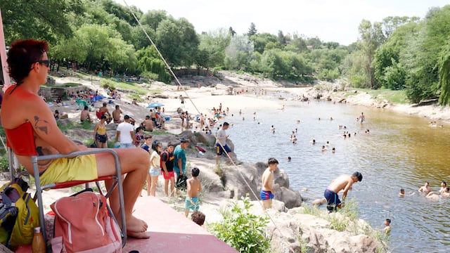 Las playas de Carlos Paz, entre las más concurridas en el caluroso fin de semana (Yanina Aguirre).