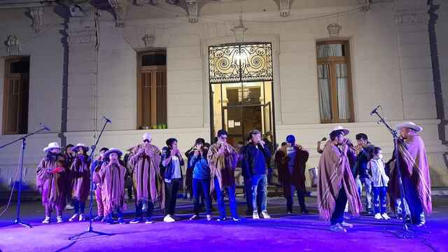 El edificio de la Casa de Gobierno y la plaza España vuelven a abrir sus puertas este sábado para los festejos patrios por el Día de la Independencia, que a su vez marcarán el inicio de la temporada turística invernal.