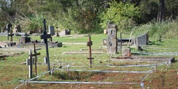Exhumación de tumbas en Villa Paranacito/Títulos.com.ar