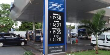 Aumento del combustible: en Misiones el litro de nafta YPF vale 20 pesos más que en Buenos Aires.