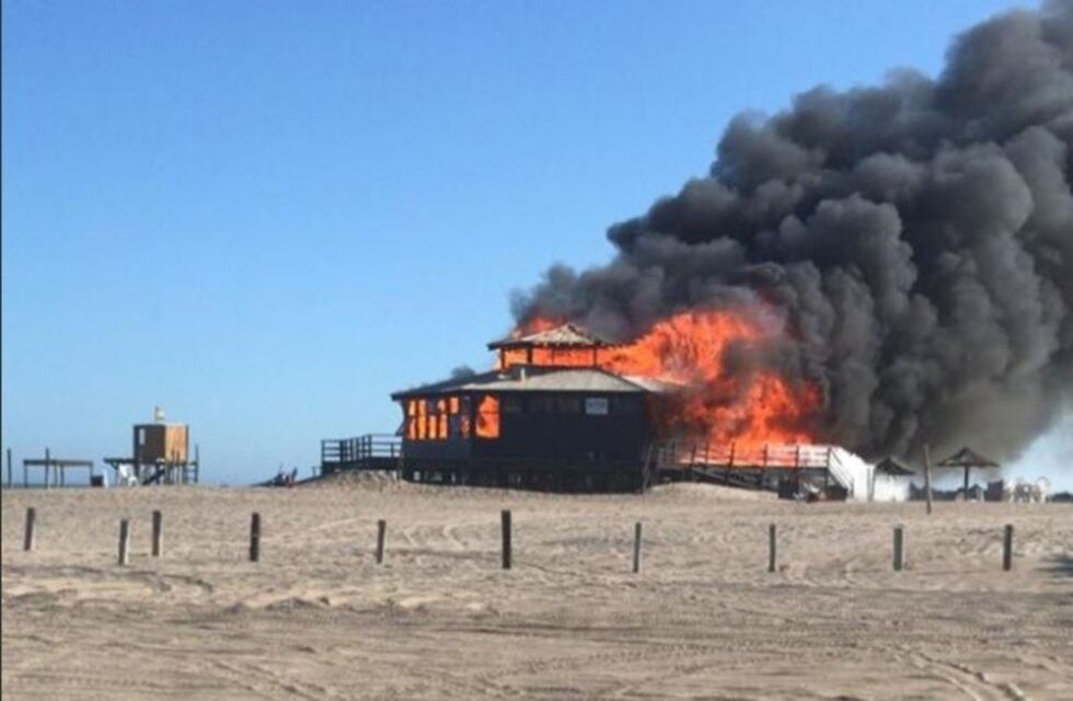 Un incendio destruyó un parador ubicado en la zona norte de Pinamar