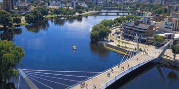 Puente peatonal "Centenario" de Villa Carlos Paz, vista desde lo alto.