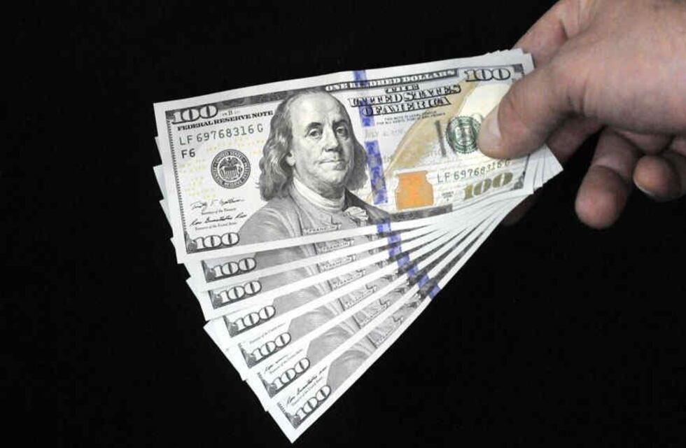 Dólar blue en Rosario: abre la semana a la baja, a cuánto cotiza este lunes 14 de febrero