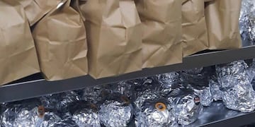 Los pedidos que el joven se vio obligado a tirar por no cumplir con las restricciones horarias.
