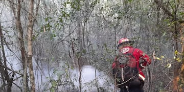 Incendio en Cerro Corá: se reactivó el fuego a causa de los vientos.