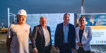 El gobernador Martín Llaryora, el intendente de Arroyito, Gustavo Benedetti y la rectora de la Universidad Provincial Julia Oliva Cúneo