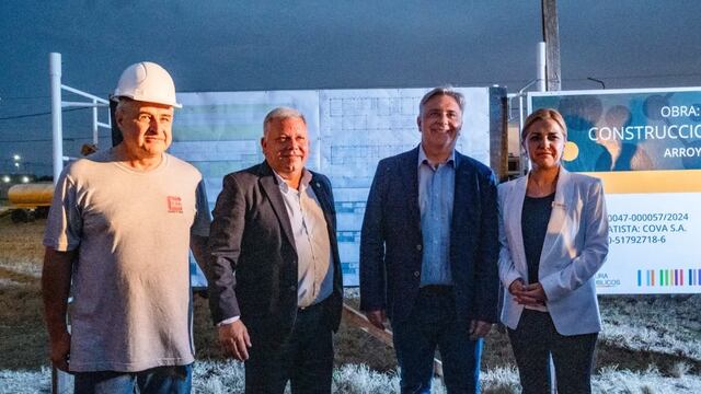 El gobernador Martín Llaryora, el intendente de Arroyito, Gustavo Benedetti y la rectora de la Universidad Provincial Julia Oliva Cúneo