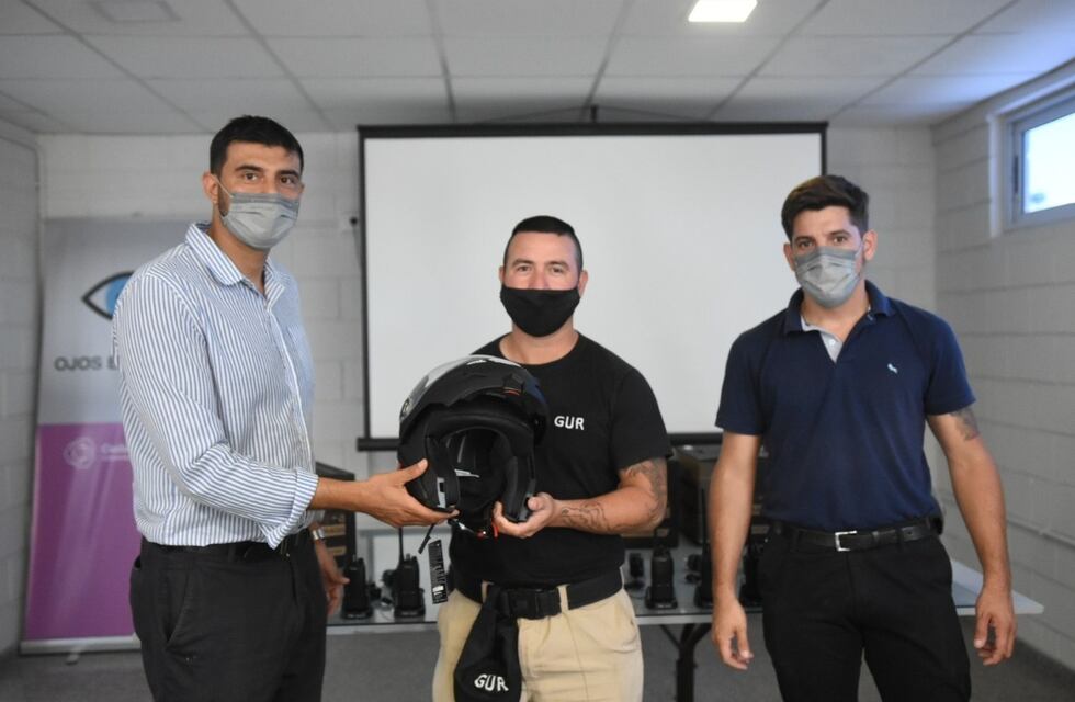 Invirtieron cerca de $1 millón en handys y cascos para la GUR